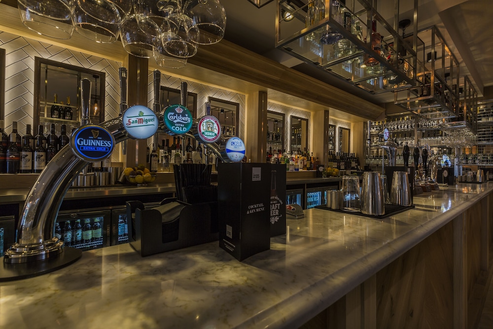 Three Swans Hotel 40/49
