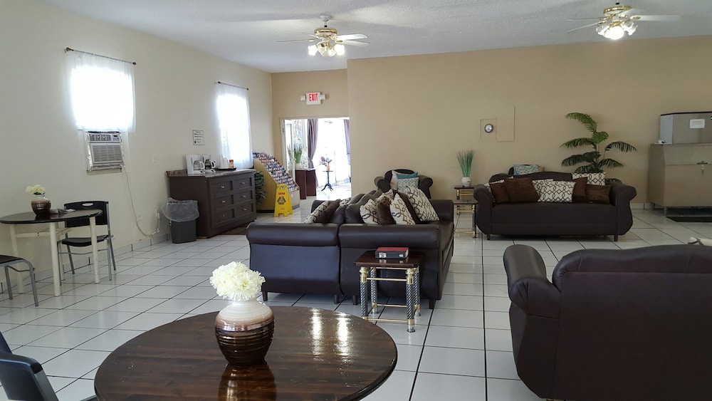 Parkway Inn Airport Motel 36/56