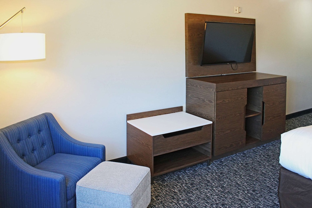 Comfort Inn & Suites Near Lake Guntersville 38/52