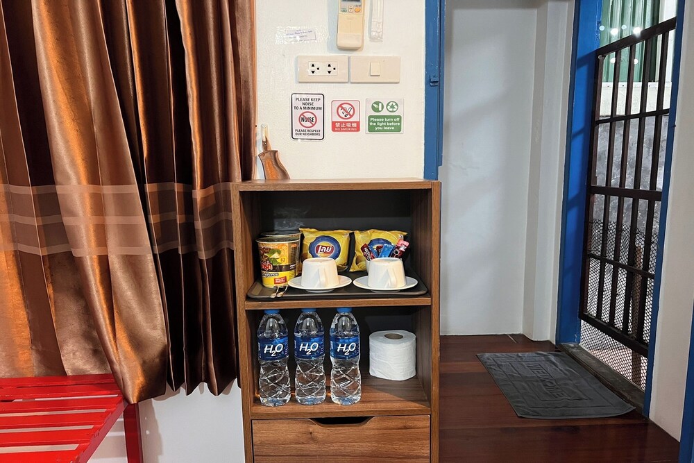 Phuket Old Town Hostel 9/61