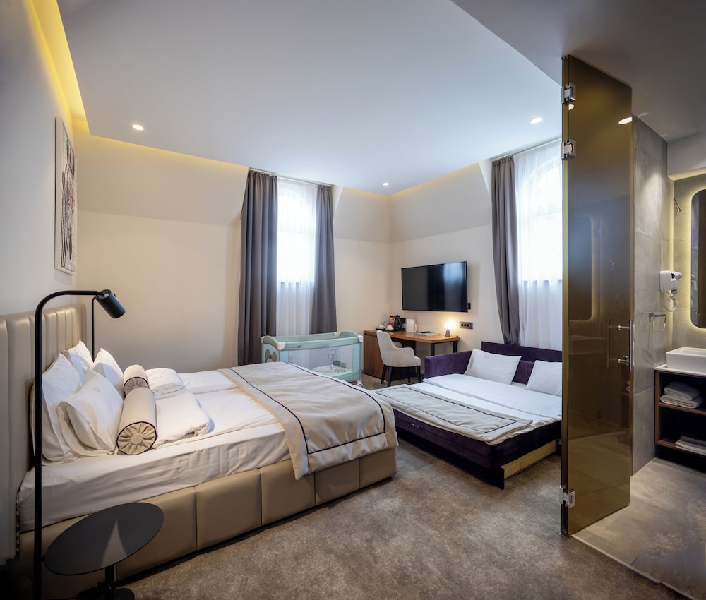 FAMILY, DOUBLE OR TWIN BED
