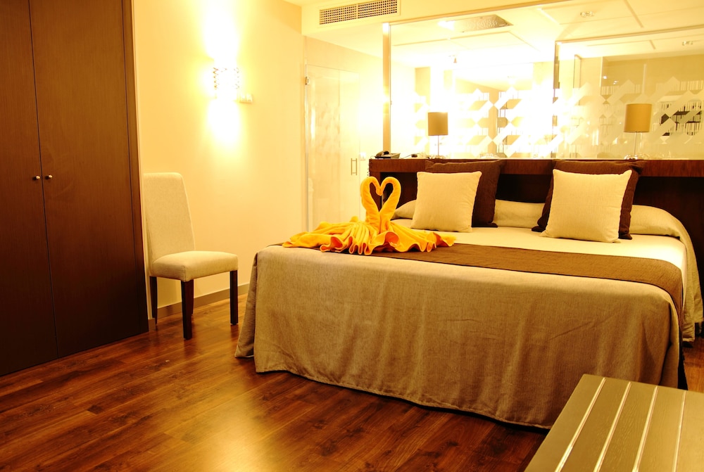 Don Paco Hotel 25/77