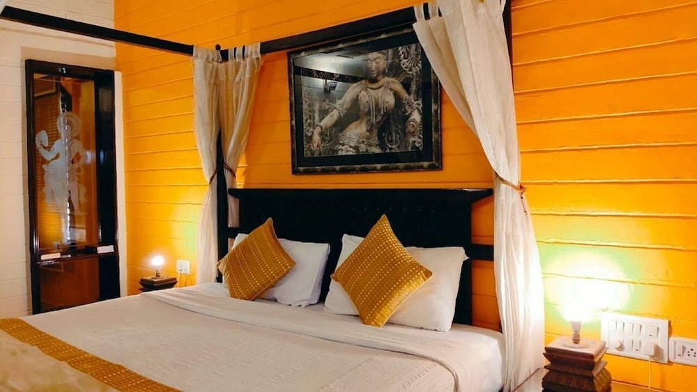 Superior, Cottage, King Bed