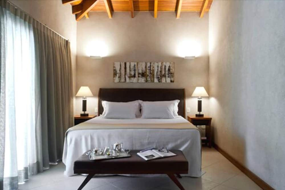 Abayomi Hotel 7/48