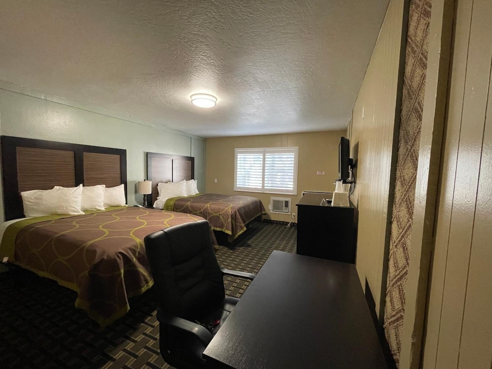 Pinewood Inn 19/55