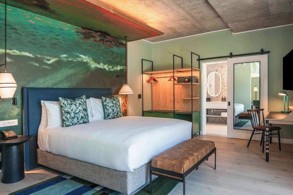 Premium, Suite, King Bed, Bay View