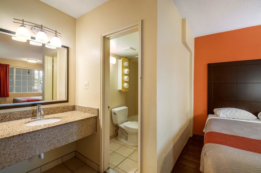 Motel6 Washington, DC - Convention Center 19/37