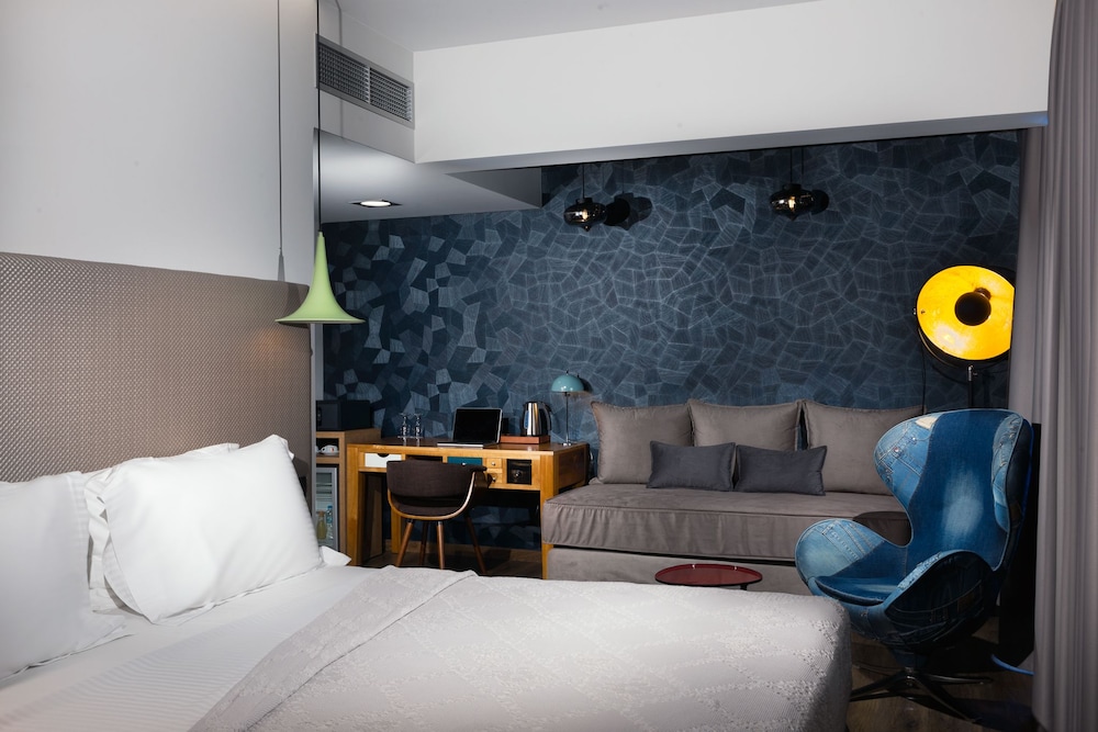 360 Degrees Pop Art Hotel 27/74