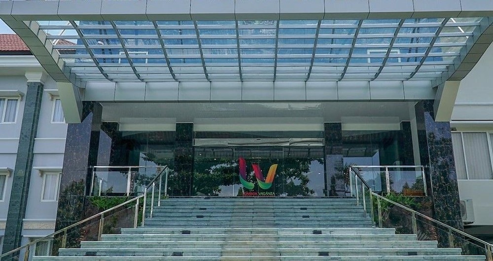 Lombok Vaganza Hotel & Convention 1/38