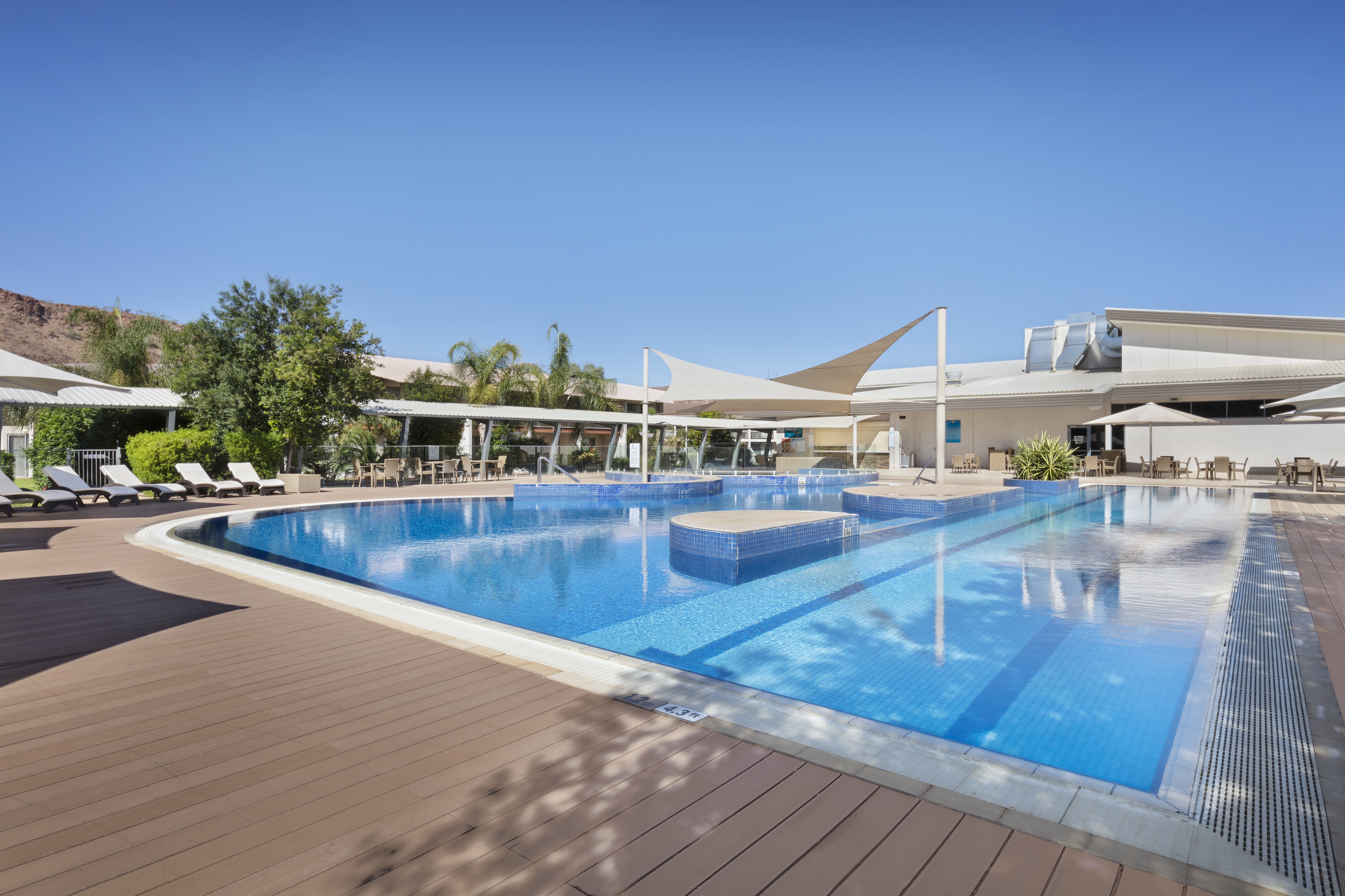 Crowne Plaza Alice Springs Lasseters 34/57