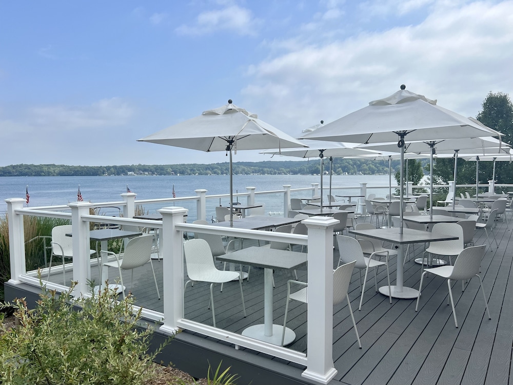 Bay Pointe Inn 1/50