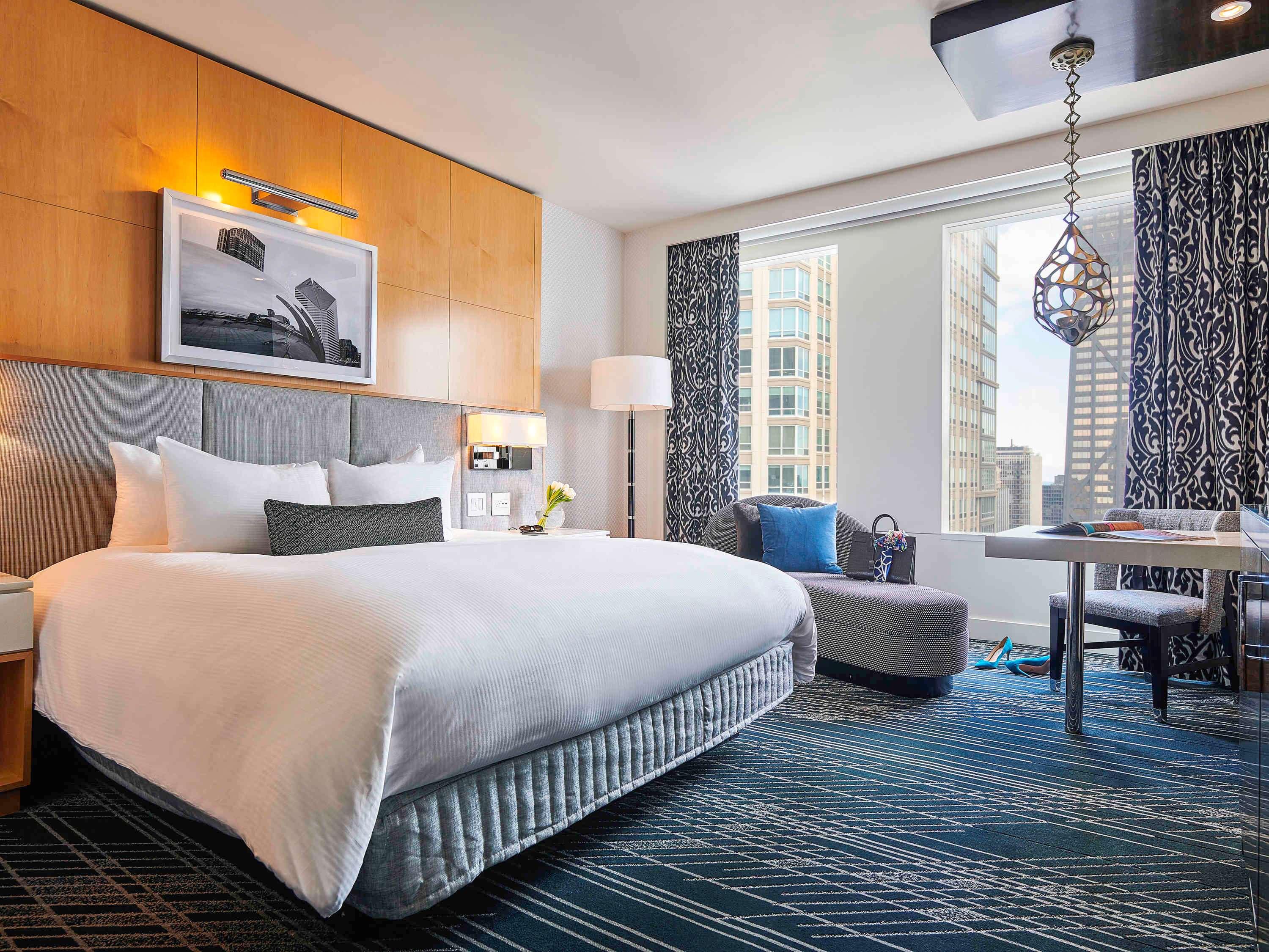 SUPERIOR, KING BED, ACCESSIBLE