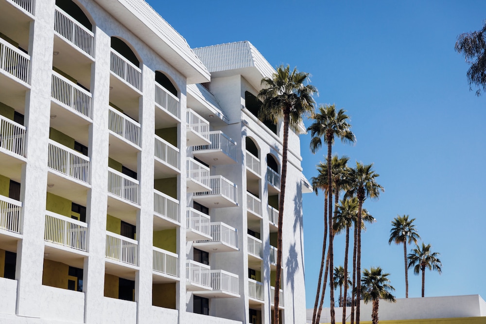 Holiday Inn Hotel Suites Phoenix Mesa Chandler 2/56