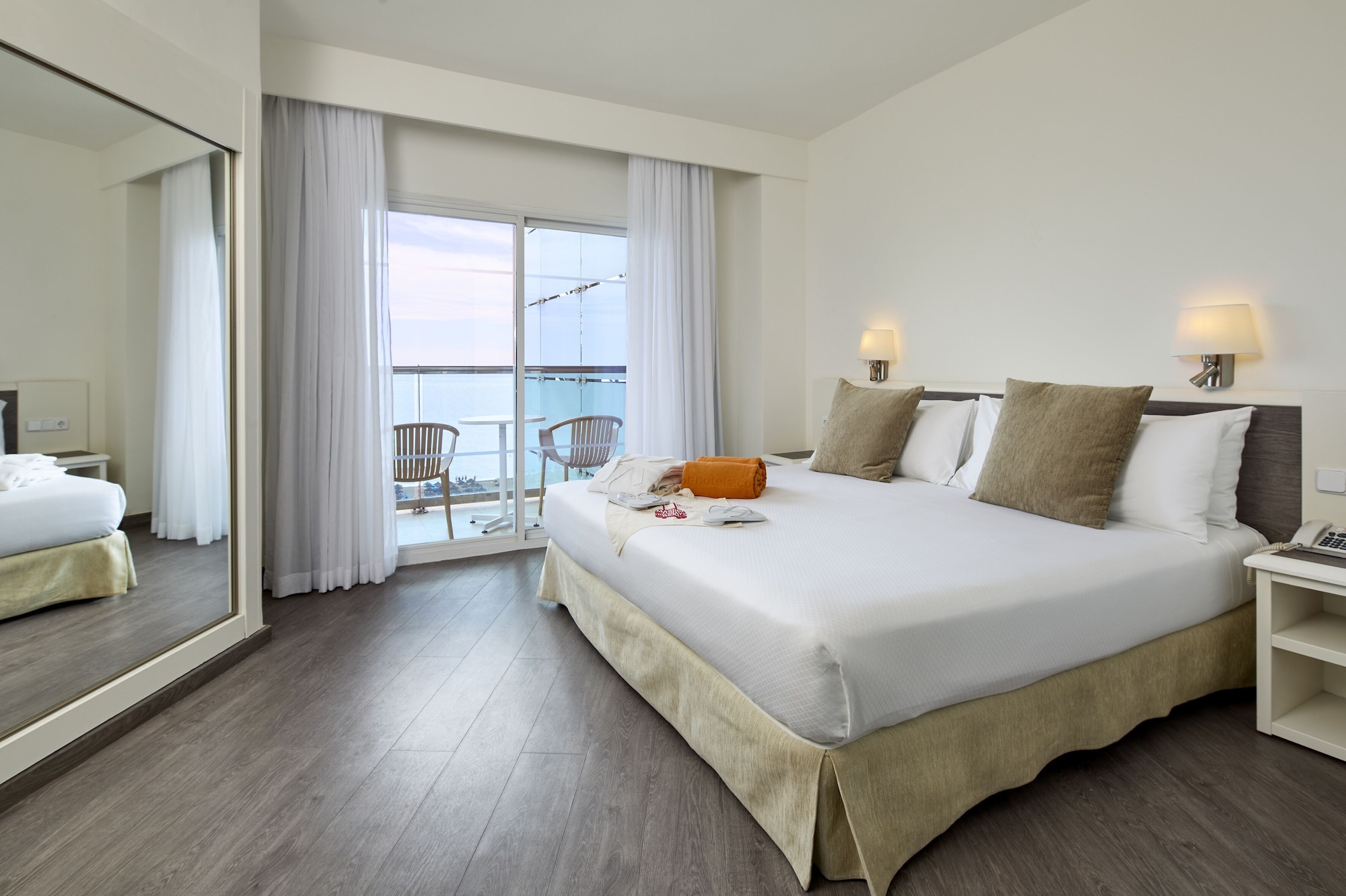 Sol, Junior Suite, King Bed, Sea Front, Sofa