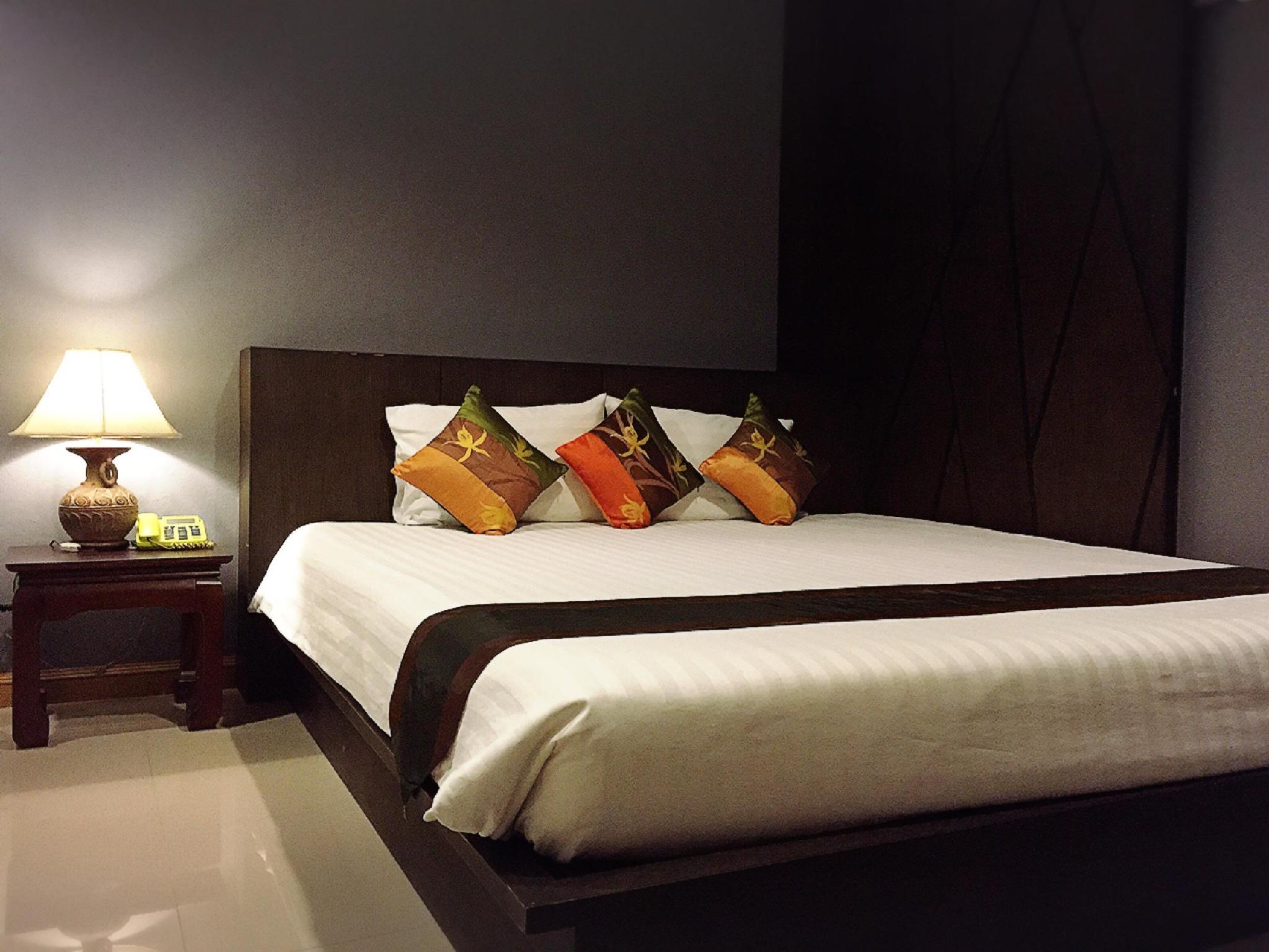 Room, Double Bed, No Window