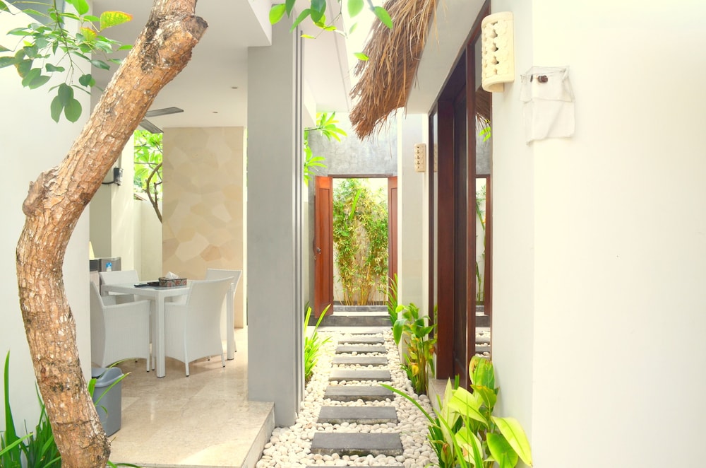 JAS BOUTIQUE VILLAS 33/37