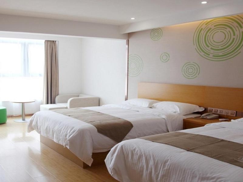 GreenTree Inn Jinan Licheng District Fenghuang Road East High-speed Railway Station 6/18