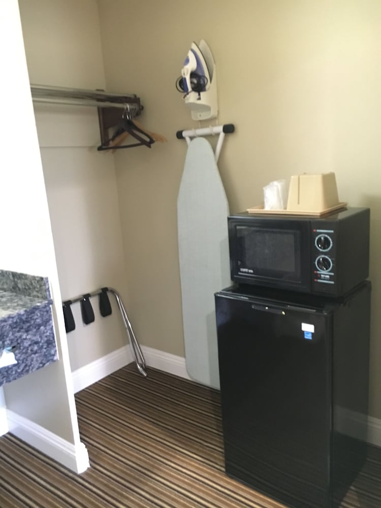 Regency Inn And Suites 11/27
