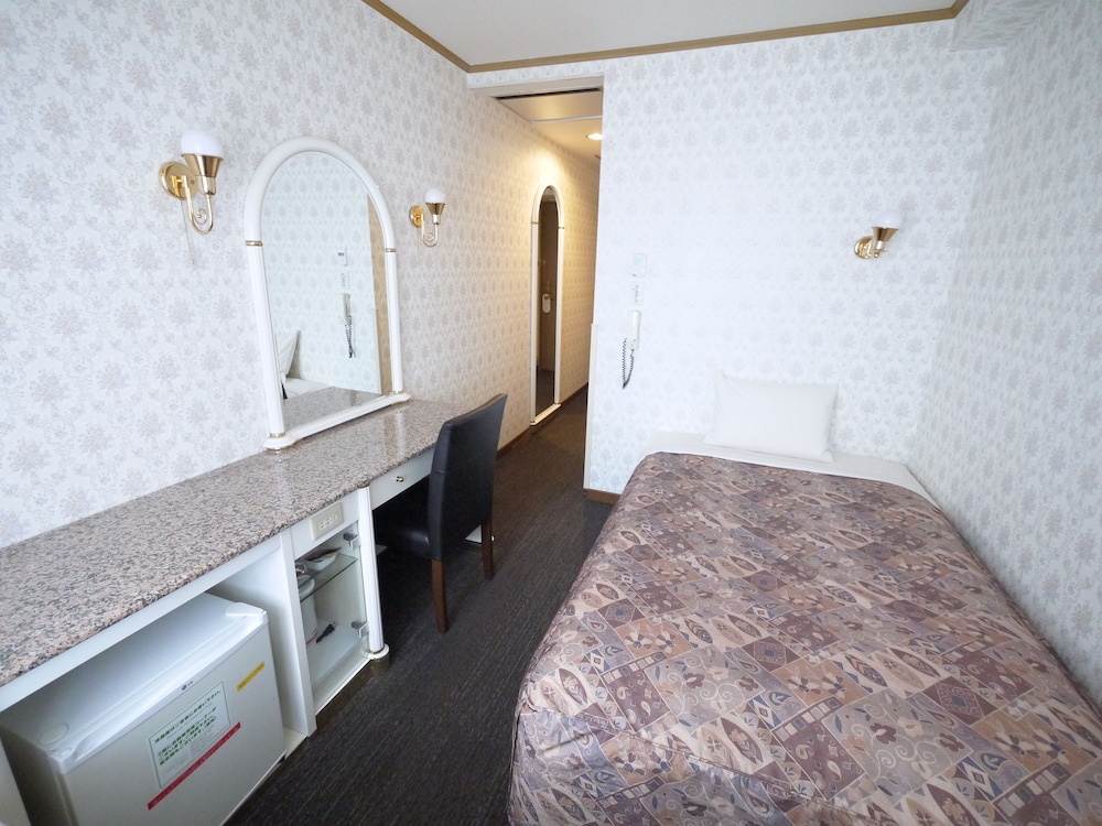 U Community Hotel 50/50