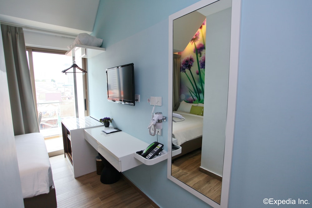 J8 Hotel 65/65