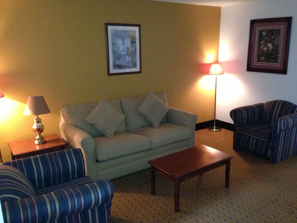 Brentwood Inn Suites 25/41