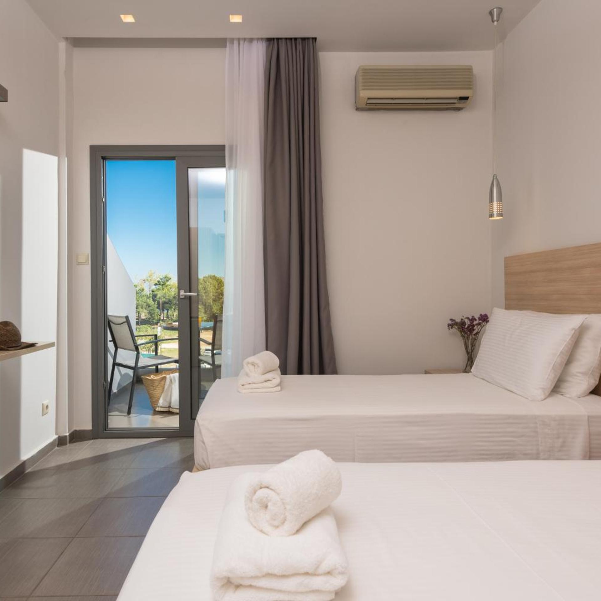 Standard, Double or Twin Bed, Lateral Side Sea View