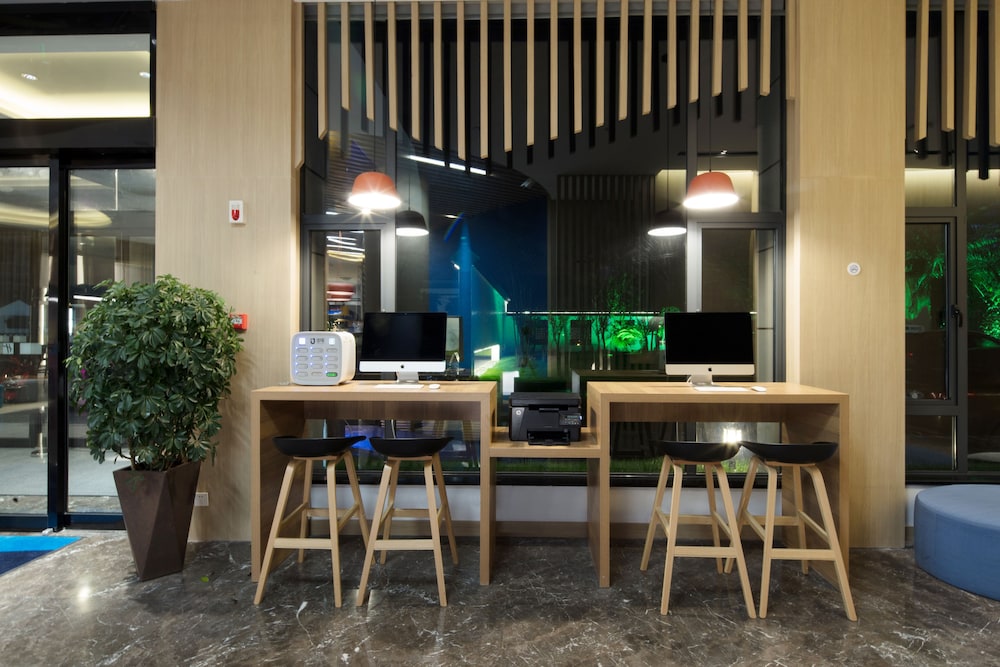 Holiday Inn Express Suzhou Zhouzhuang Ancient Town 40/68
