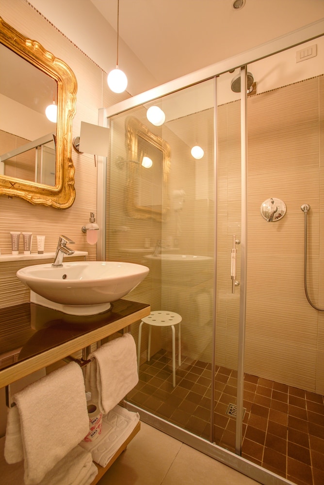 Ferretti Beach Hotel 15/65