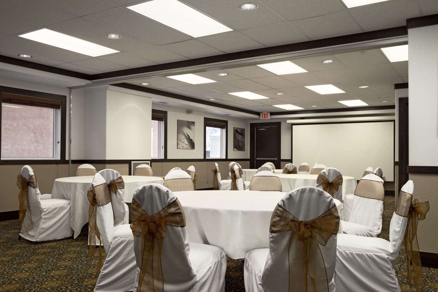 Super 8 by Wyndham Dawson Creek 4/7