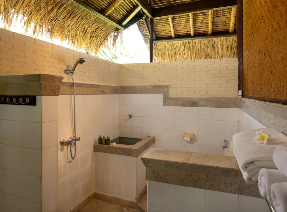 Alam Anda Ocean Front Resort And Spa 47/50
