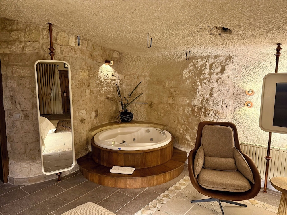 جناح بسرير مزدوج، Miras Hotel 6/10