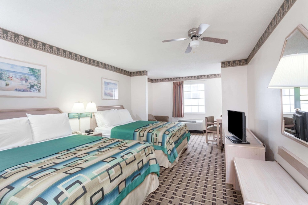 Days Inn & Suites by Wyndham Huntsville 7/19