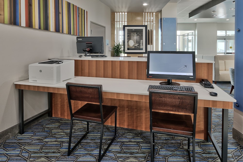 Holiday Inn Express & Suites Houston East - Beltway 8 47/53