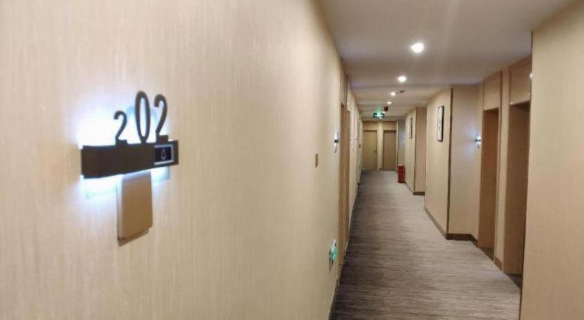 Green Tree Inn Urumqi South Xinhua Road Business Hotel 31/42