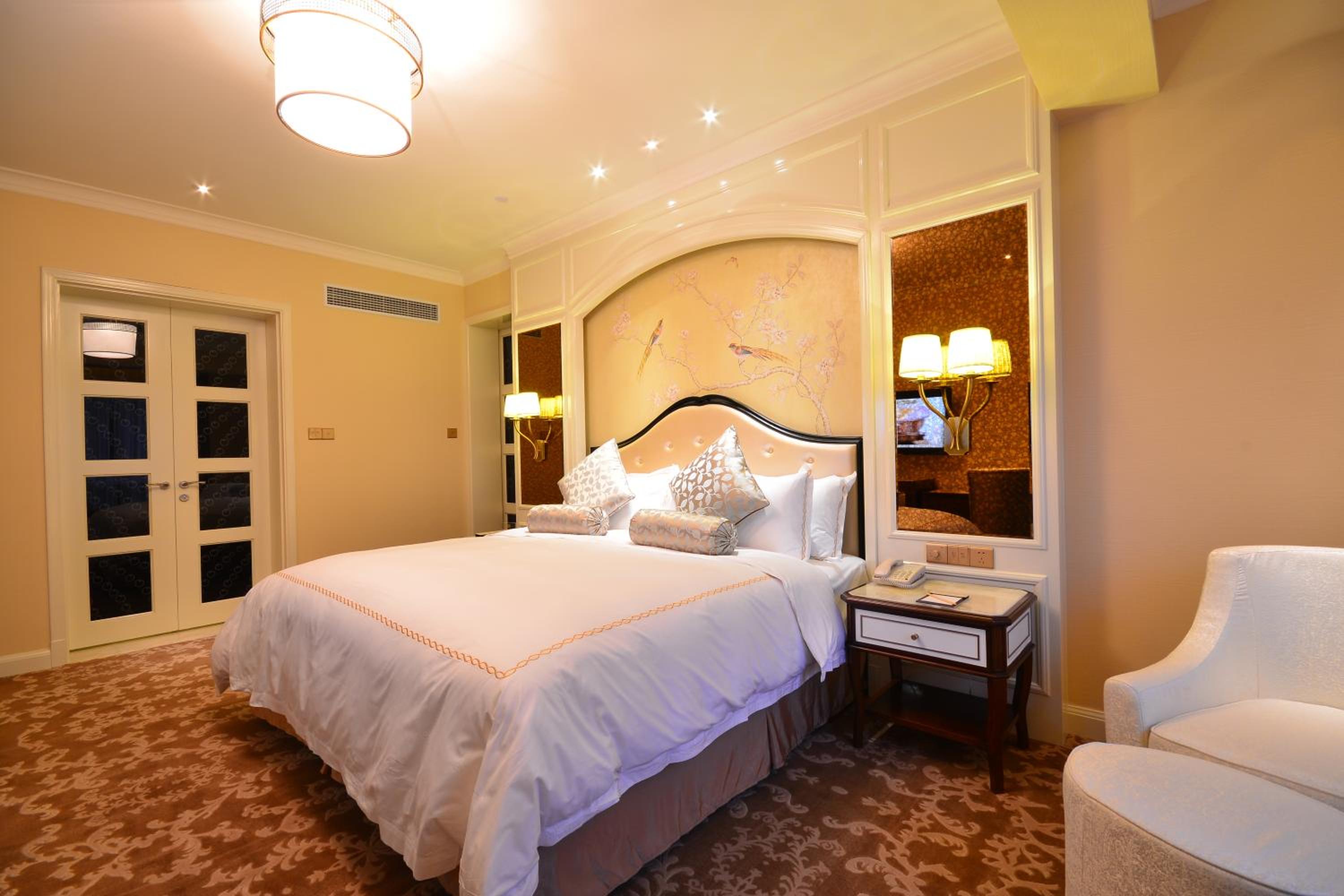 جناح، Urban Island Hotel Shanghai 2/2