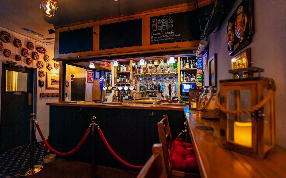 The Ship in Dock Inn 21/32