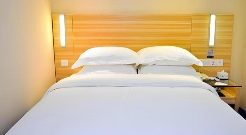 City Comfort Inn (Guangzhou Zhongluotan Culture Square) 38/53