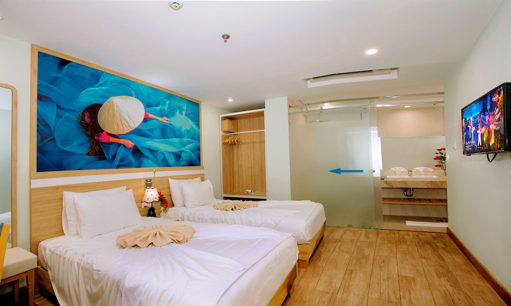 Royal HPM Hotel 8/40