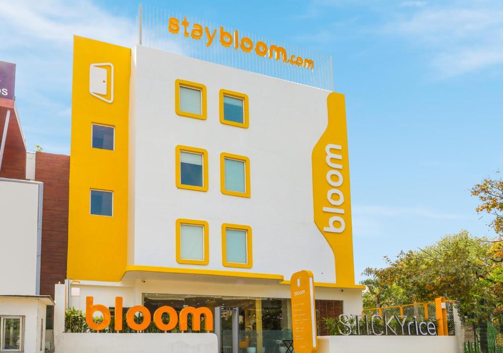 Bloom Hotel - Golf Course Road, Sector 43 1/42