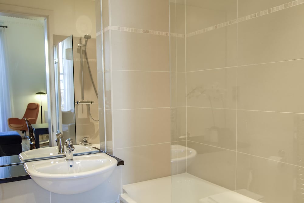 Clarendon Luxury Apartments 5/46