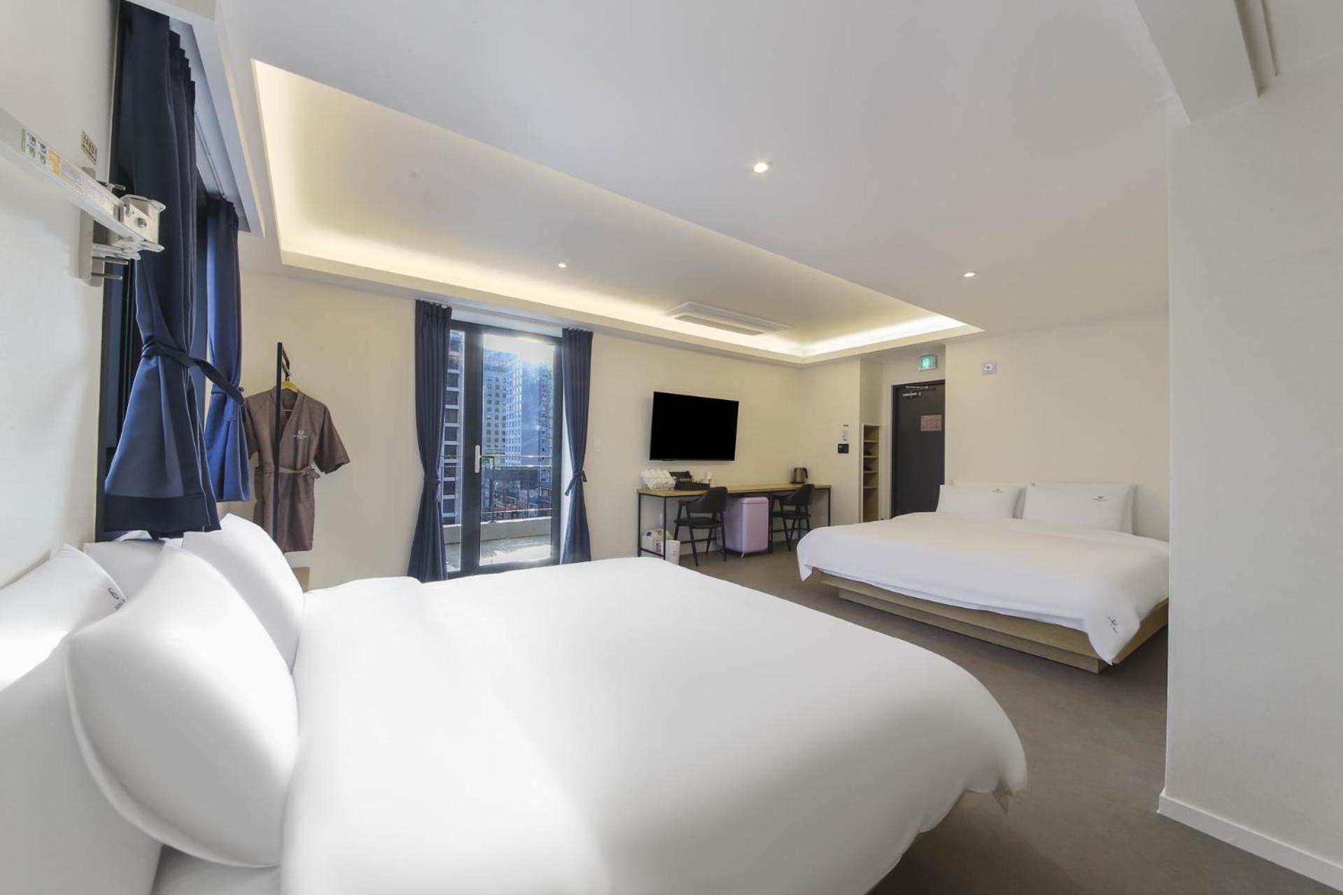 Star Hotel 18/72