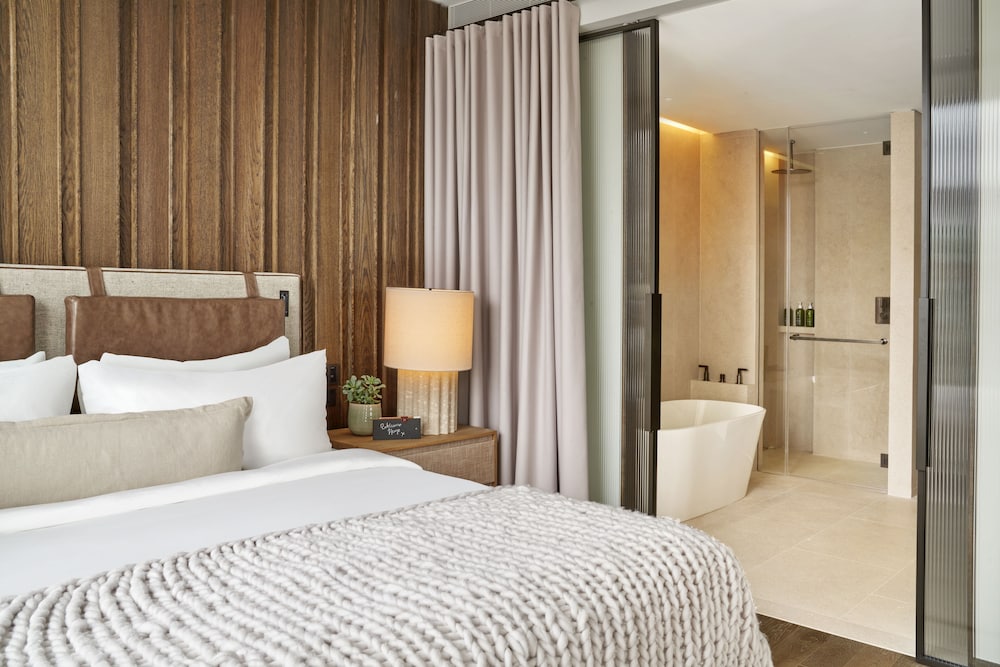 1 Bedroom, Skyline, Suite, King Bed