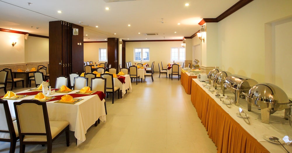 restaurant cafeteria