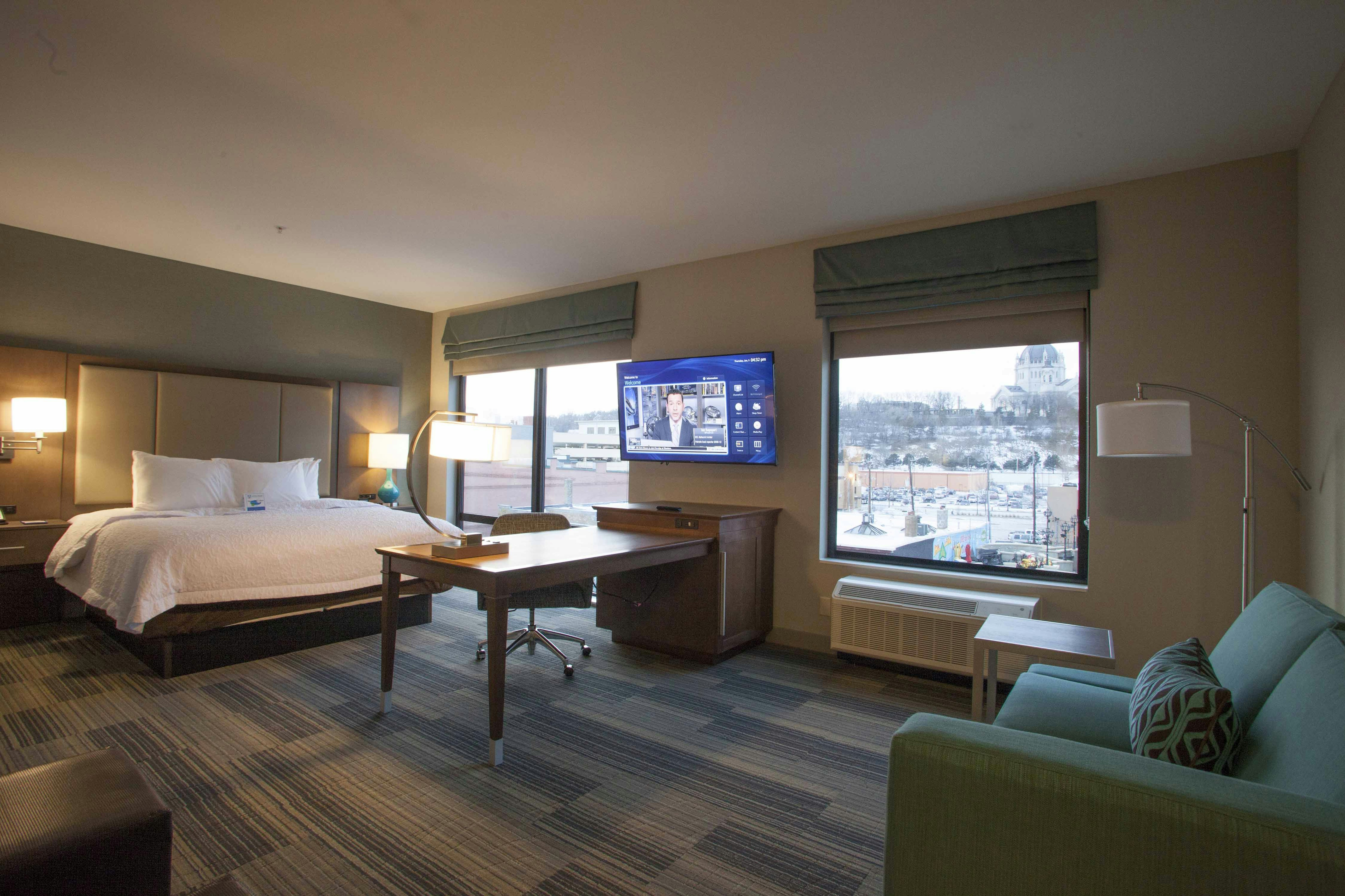 Hampton Inn Suites St Paul Downtown 11/70