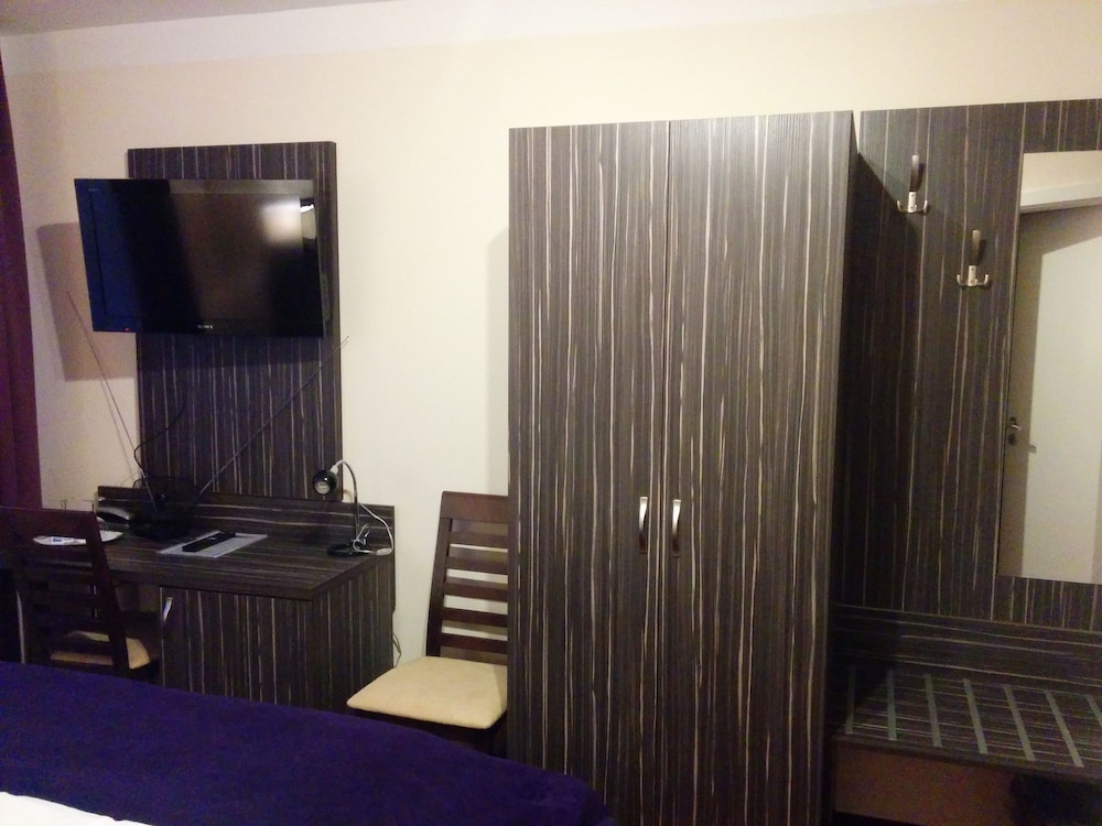 Hotel Famosa 28/32