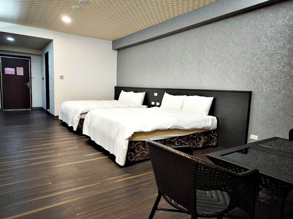 Crystal Hotel 12/35