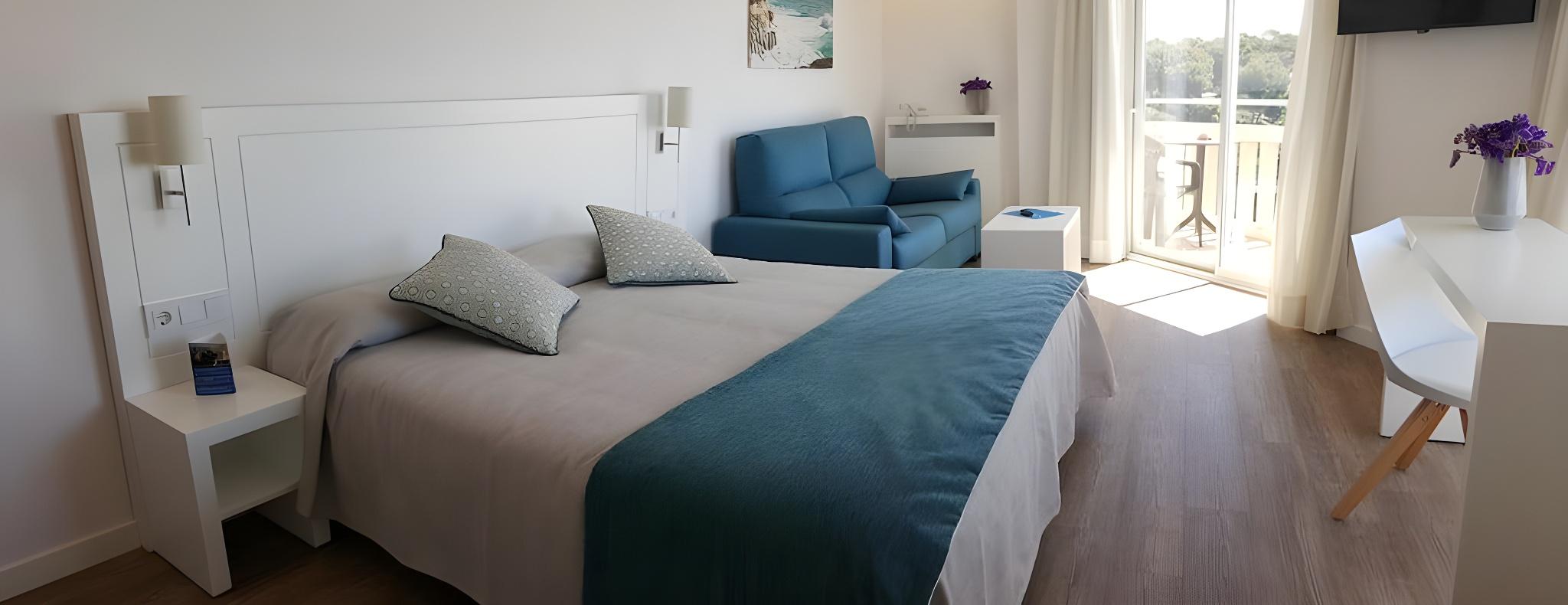 Junior, Double or Twin Bed, Sea View, Balcony