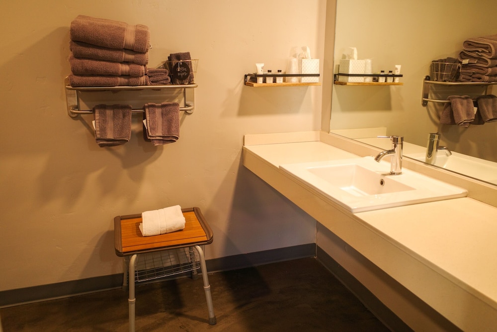 Americana Modern Hotel 22/38