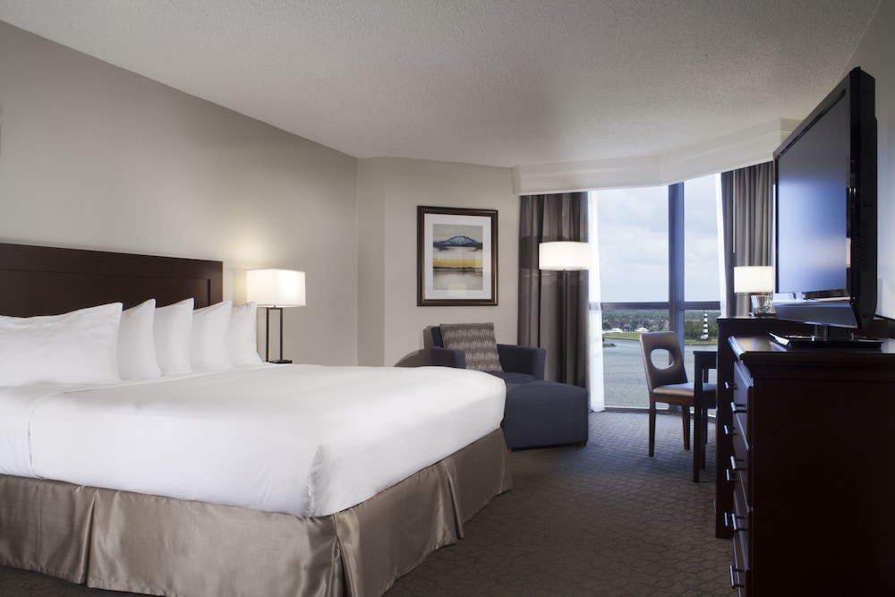 Compass Hotel Nassau Bay 12/65