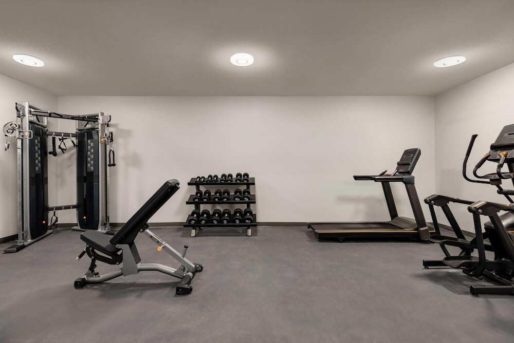 Ramada by Wyndham West Edmonton Hotel & Suites 33/45